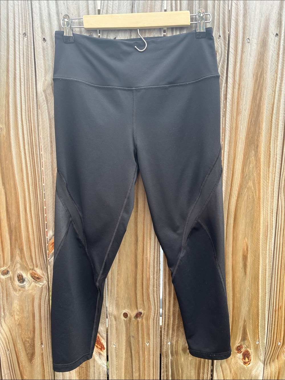 $7💕 VICTORIA'S SECRET Black Capri Workout Leggings